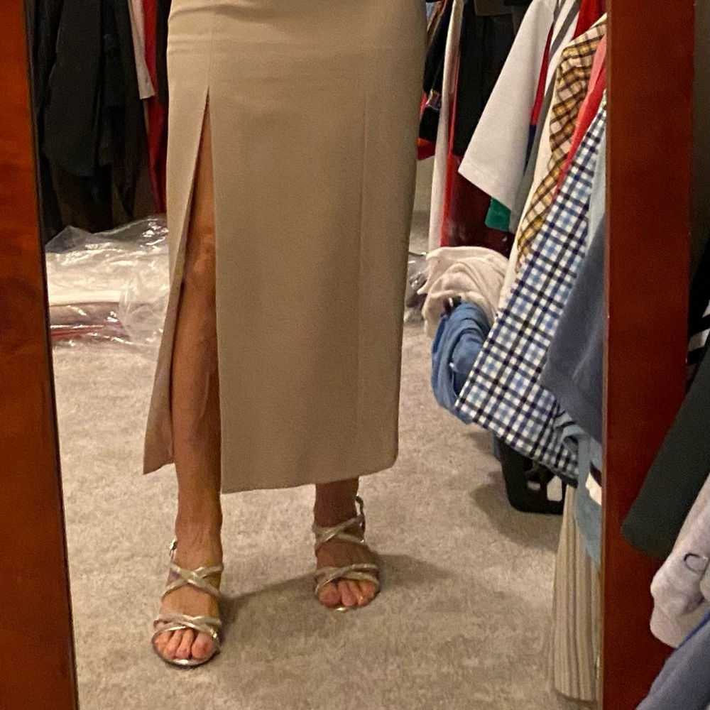 Gold dress. Cut out back. Very pretty. Wedding graduation formal elegant - Picture 3 of 4